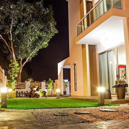 R Residence Jelutong Экстерьер фото