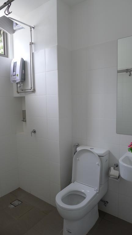 R Residence Jelutong Экстерьер фото