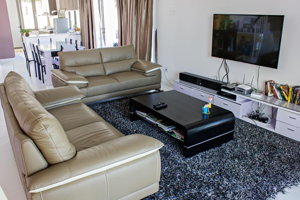 R Residence Jelutong Экстерьер фото