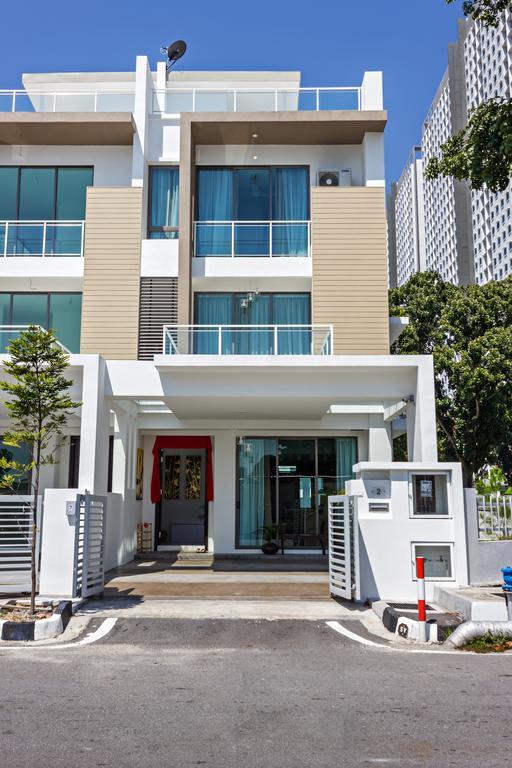 R Residence Jelutong Экстерьер фото