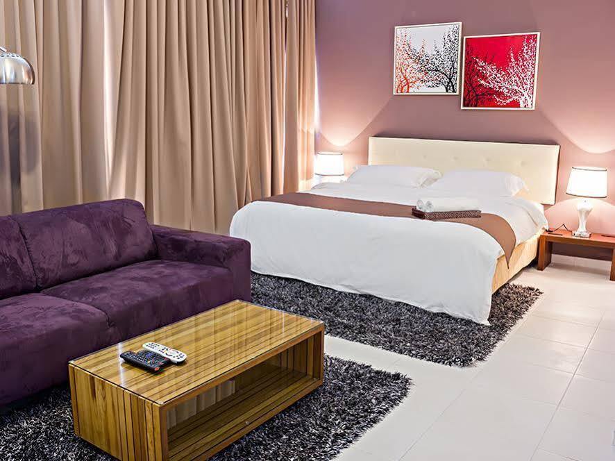 R Residence Jelutong Экстерьер фото